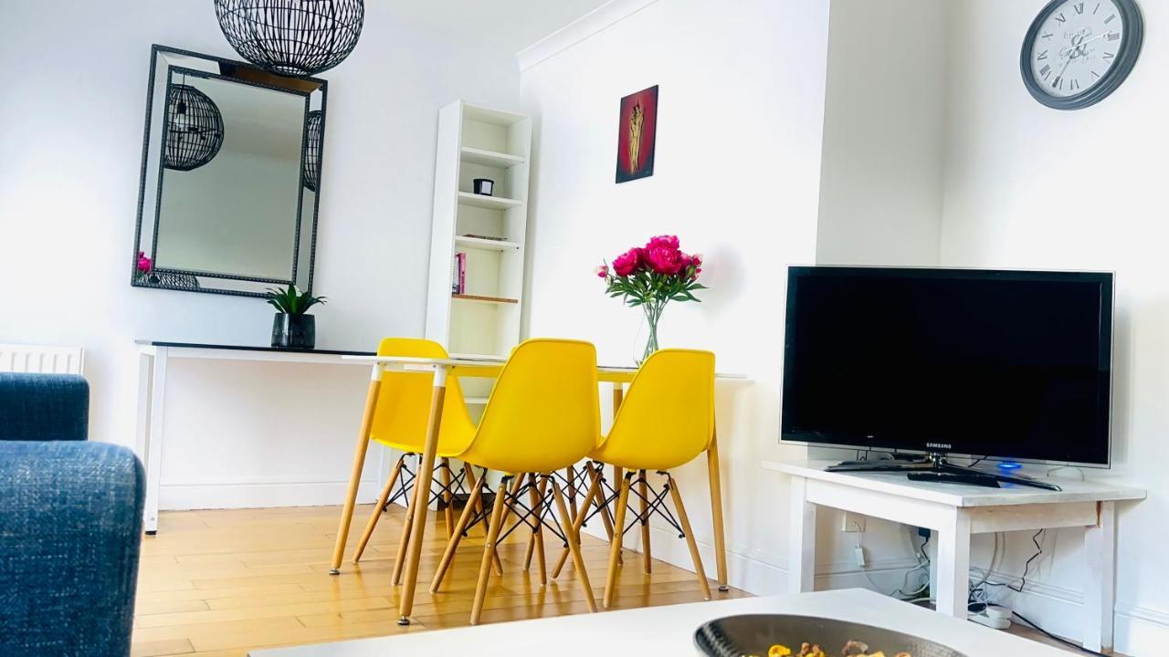 Amazing Location - Of London- 2 Bedroom Stunning Canal View House With Private Garden,parking & Balcony Londra