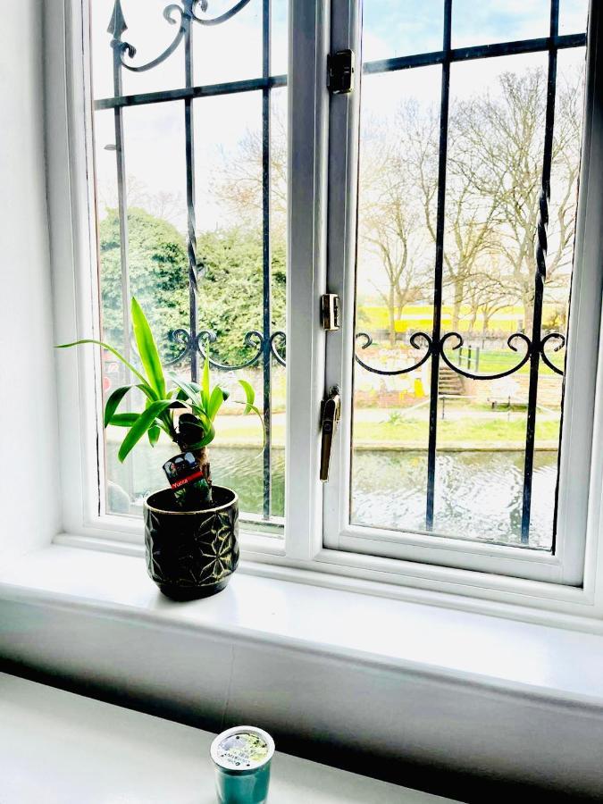 Appartamento Amazing Location - Of London- 2 Bedroom Stunning Canal View House With Private Garden,parking & Balcony Londra