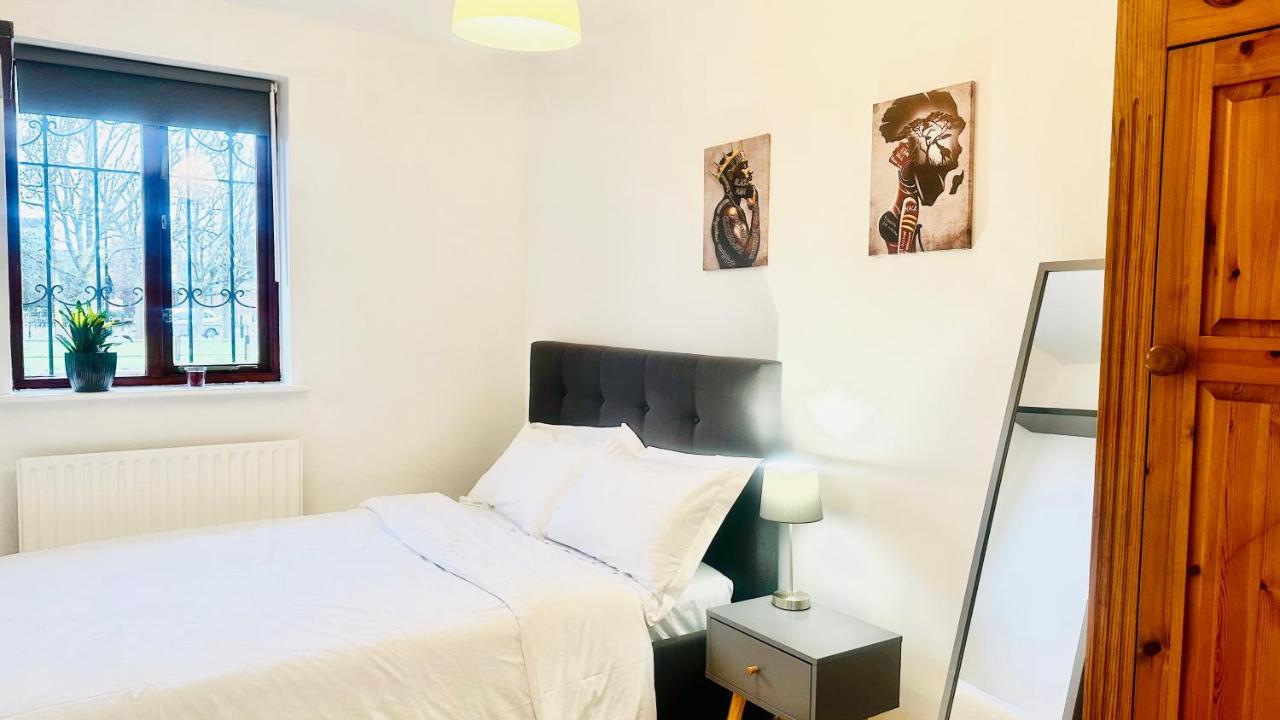 Amazing Location - Of London- 2 Bedroom Stunning Canal View House With Private Garden,parking & Balcony Appartamento