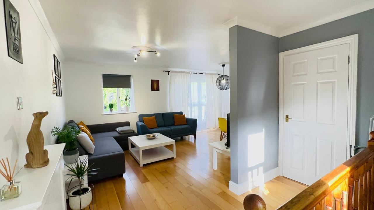 Amazing Location - Of London- 2 Bedroom Stunning Canal View House With Private Garden,parking & Balcony Londra