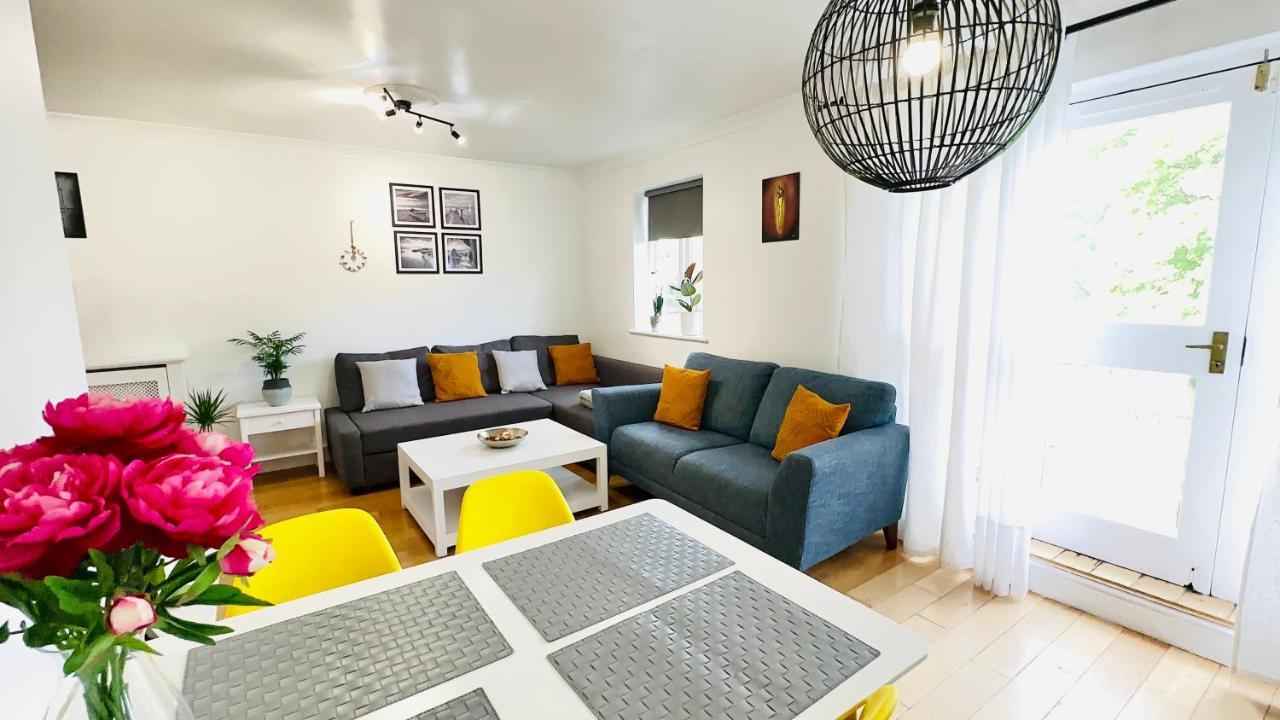 Amazing Location - Of London- 2 Bedroom Stunning Canal View House With Private Garden,parking & Balcony Appartamento *